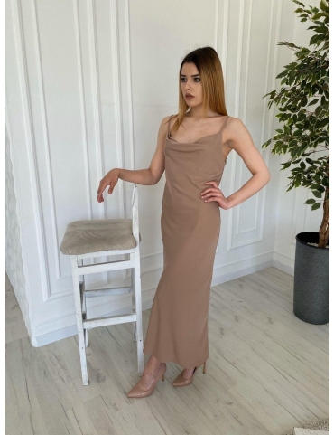 Бежевое платье-комбинация