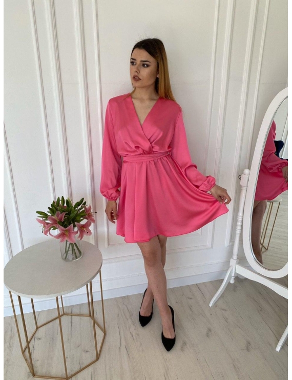 Атласное розовое платье