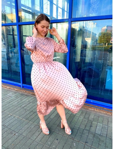 Розовое платье в горох