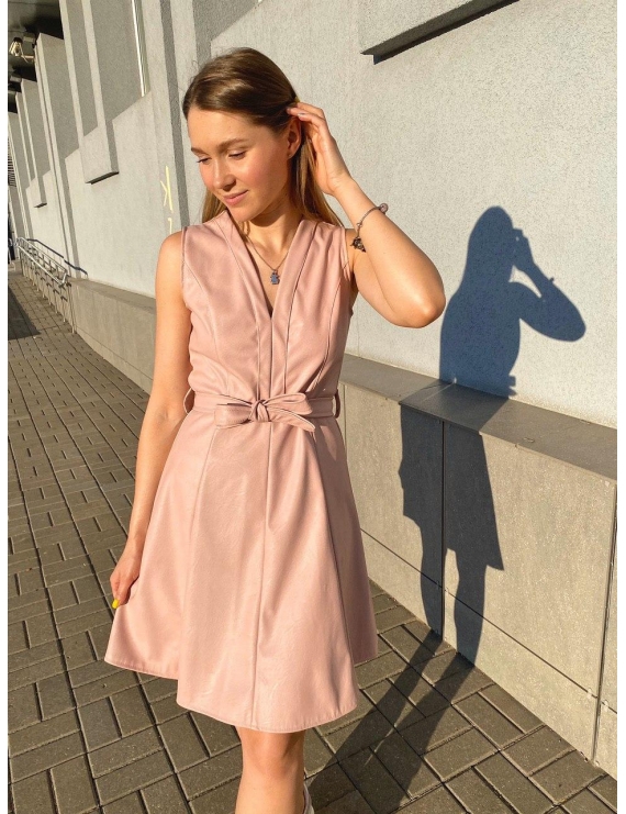 Пудровое платье из эко-кожи