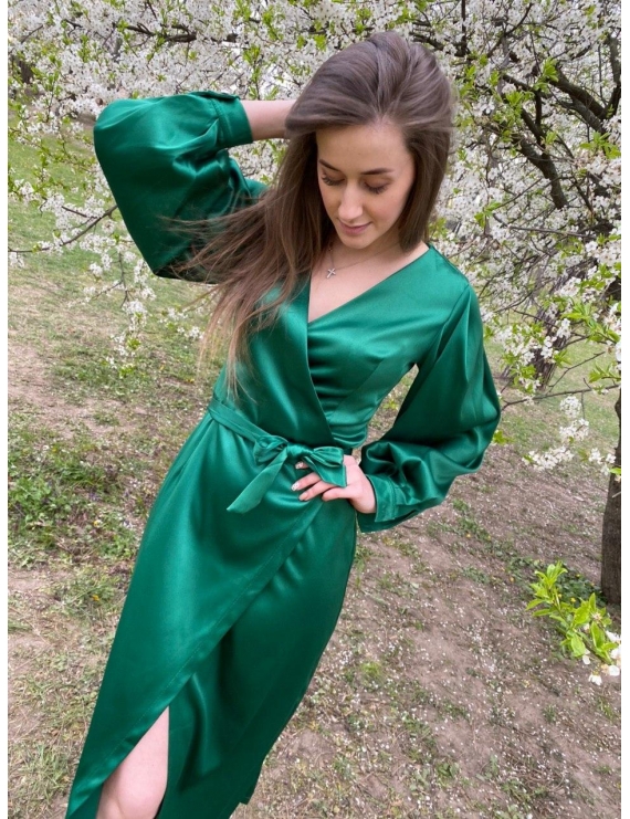 Атласное платье на запах