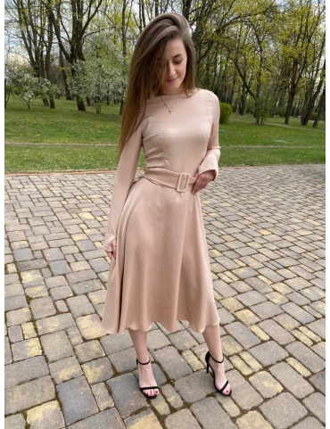 Атласное платье с поясом