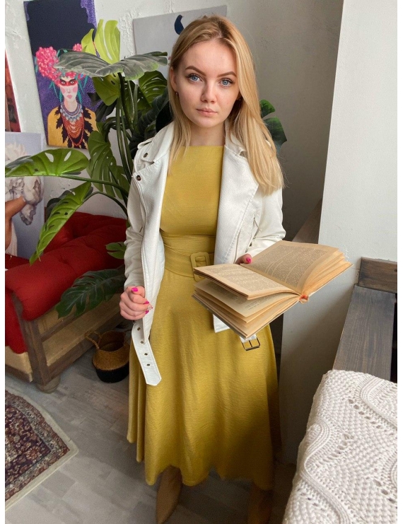 Атласное платье с поясом