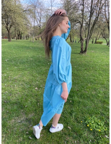 Платье голубое длины миди