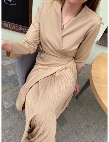 Платье из вискозы на запах