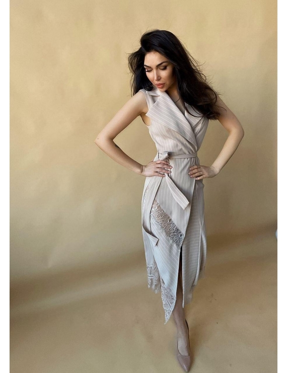 Платье на запах с кружевом