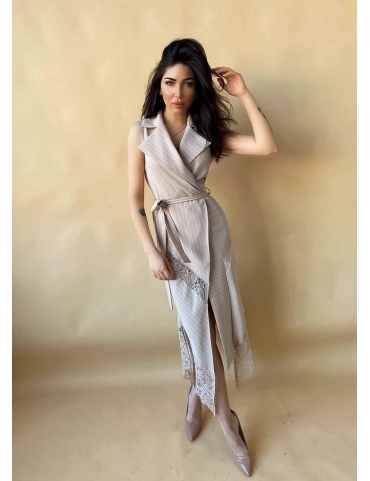 Платье на запах с кружевом