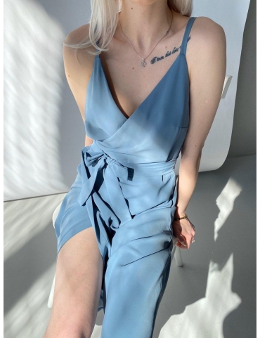 Голубое платье на запах