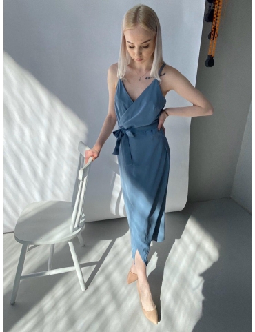 Голубое платье на запах