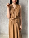 Бежевое платье с поясом