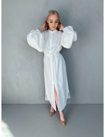 Белое платье с длинным рукавом