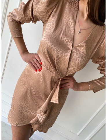 Платье с рукавами-буфами