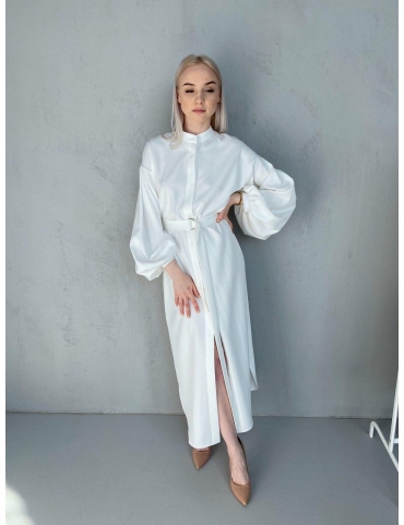 Белое платье с длинным рукавом