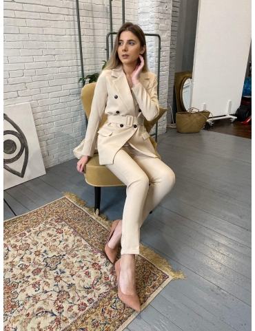 Брючный костюм с жакетом