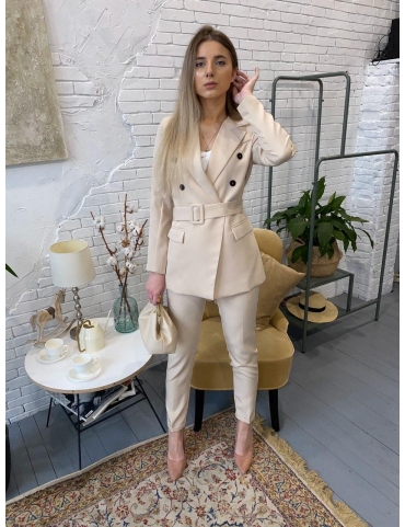 Брючный костюм с жакетом
