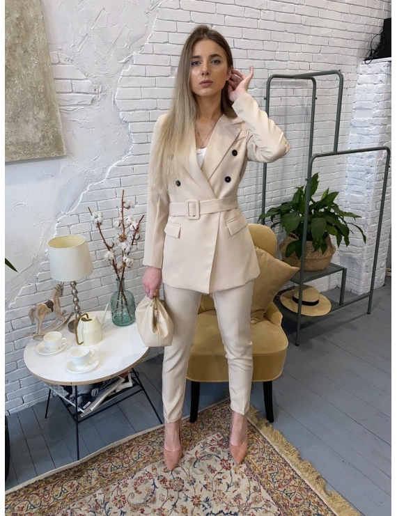 Брючный костюм с жакетом