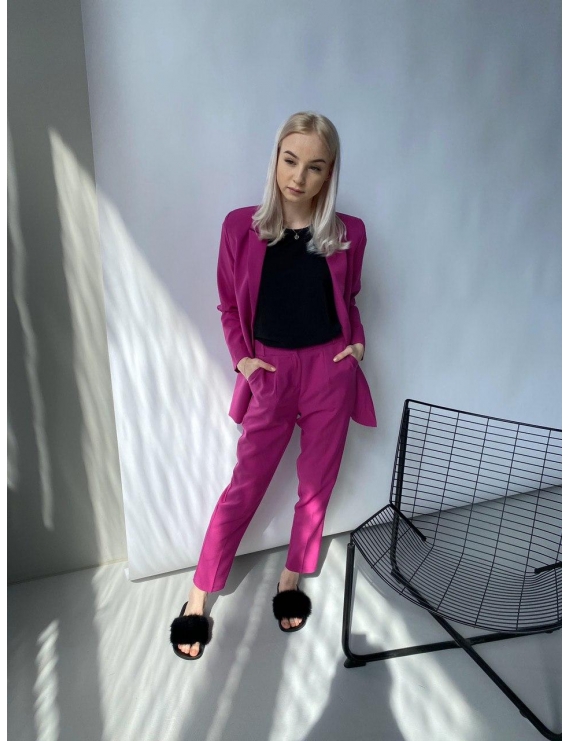 Классический брючный костюм с жакетом