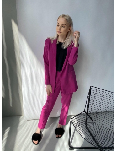 Классический брючный костюм с жакетом