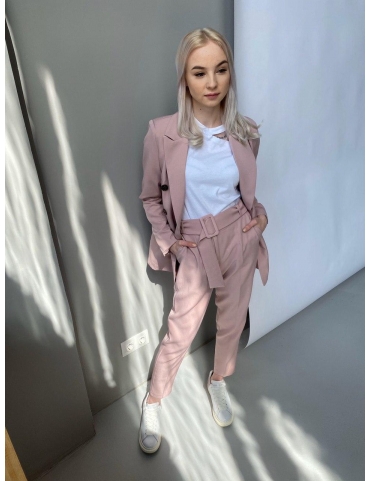 Пудровый брючный костюм 