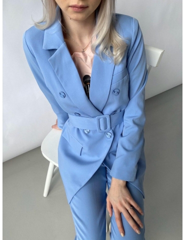Голубой брючный костюм с жакетом