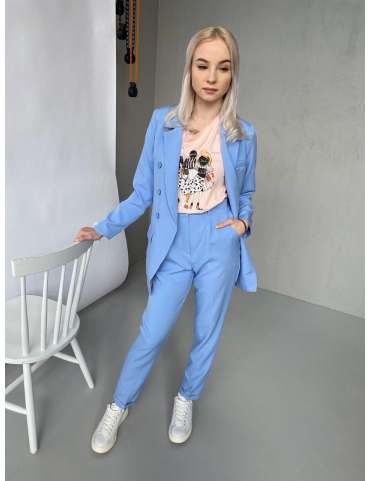 Голубой брючный костюм с жакетом