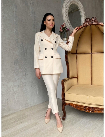 Брючный костюм с жакетом
