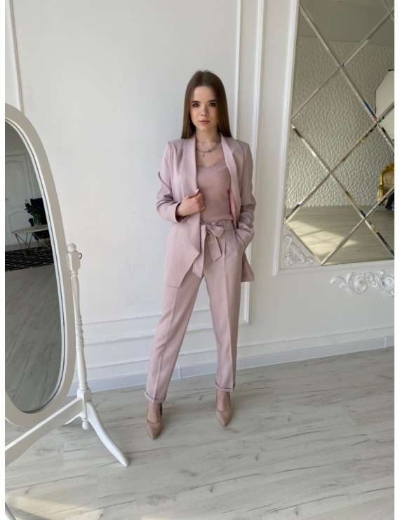Брючный костюм с продольной полоской