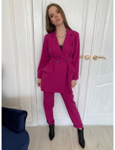 Брючный костюм с приталенным жакетом