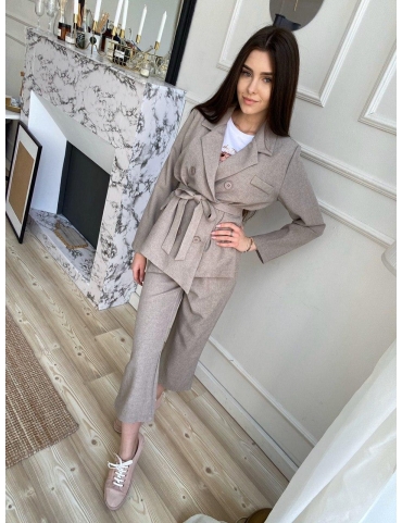 Брючный костюм с жакетом