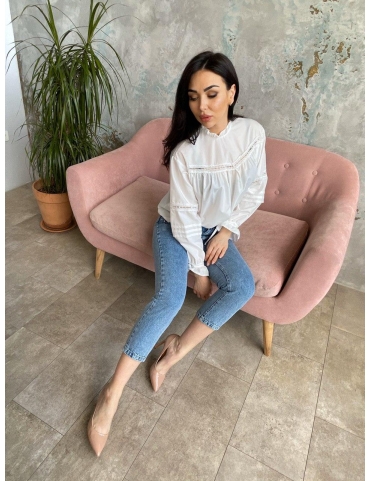 Джинсы украшенные камнями