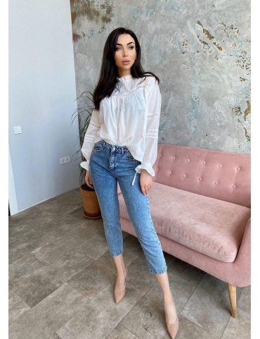 Джинсы украшенные камнями