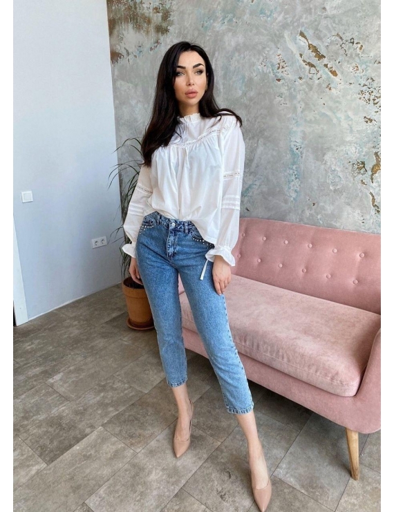 Джинсы украшенные камнями